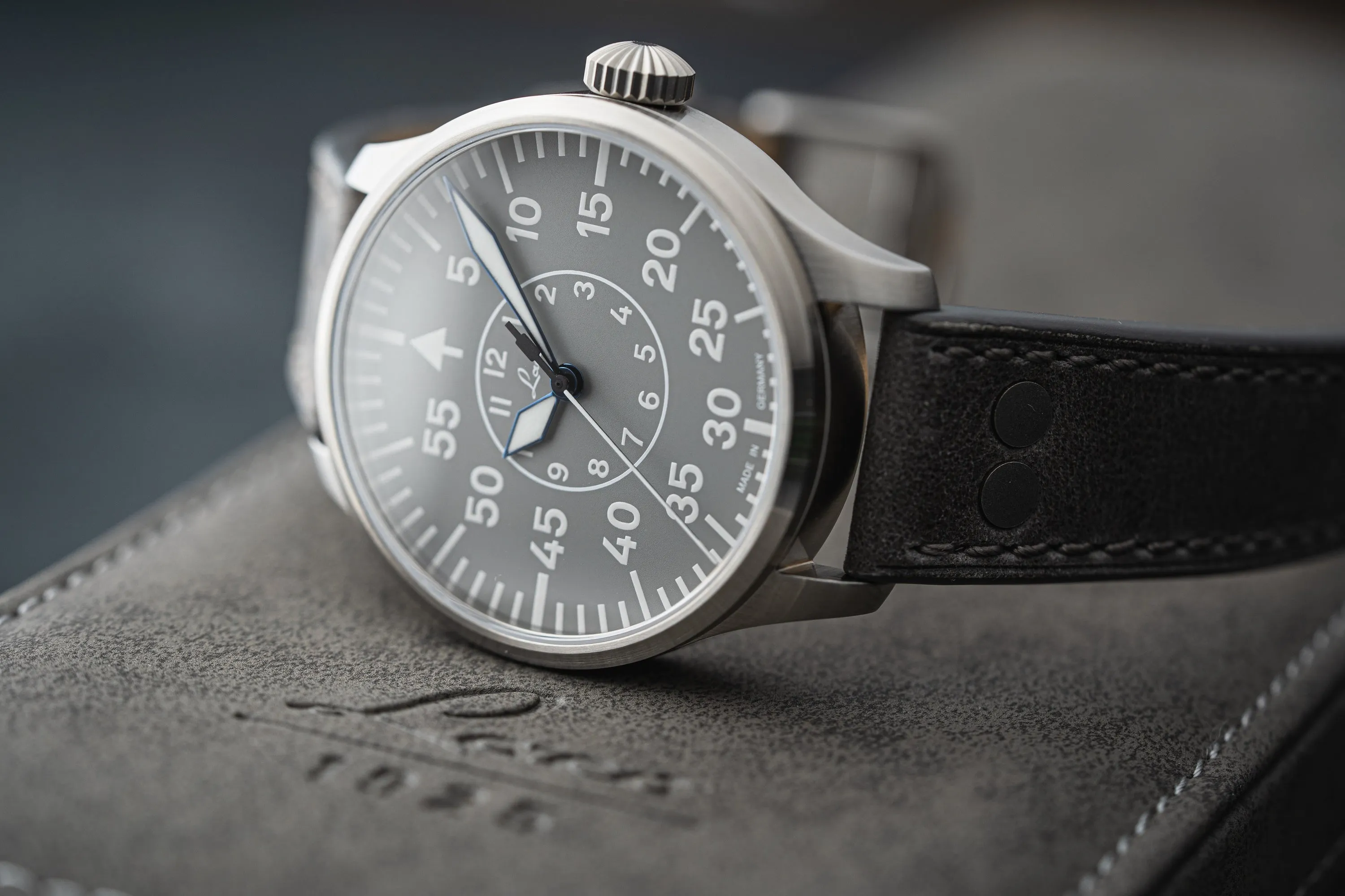 LACO PILOT WATCHES BASIC AACHEN GRAU 39 MM AUTOMATIC