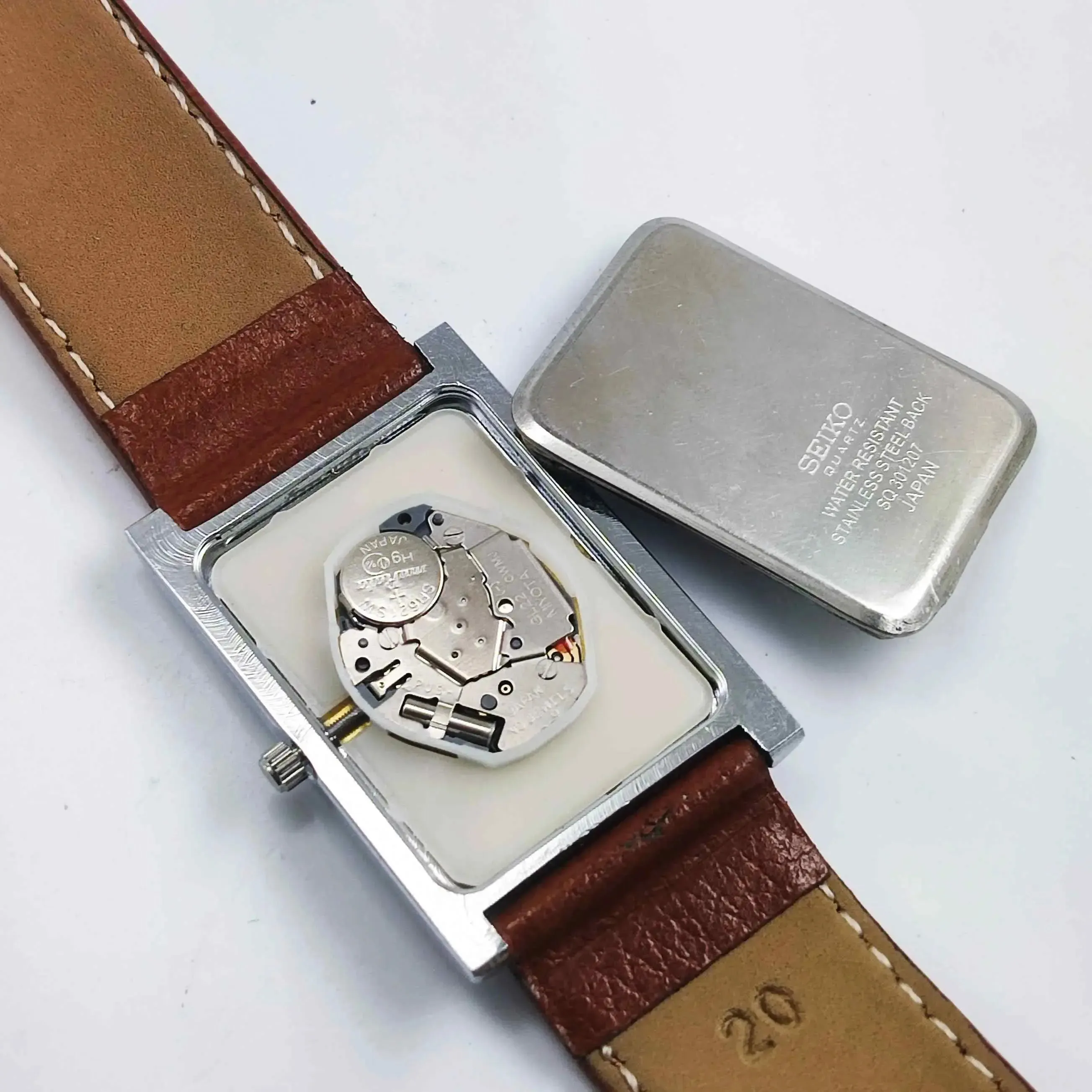Seiko Quartz MIYOTA Black Dial Golden Case Men's Watch